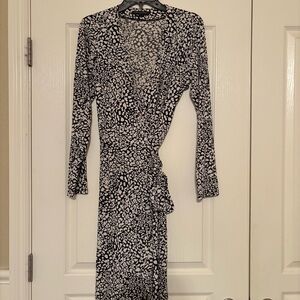 Banana Republic Black and White Patterned Long Sleeve Dress